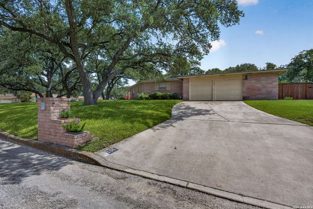 105 DORIS DR, Universal City, TX 78148