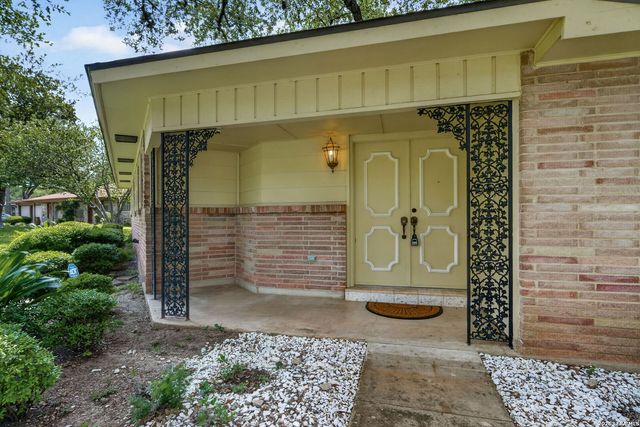 105 DORIS DR, Universal City, TX 78148