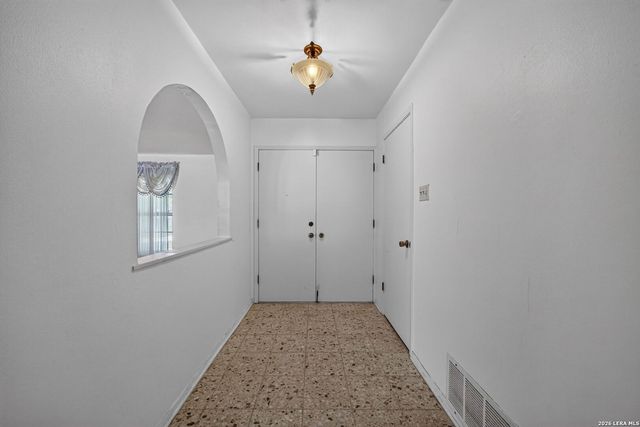 105 DORIS DR, Universal City, TX 78148