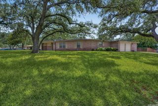 105 DORIS DR, Universal City, TX 78148