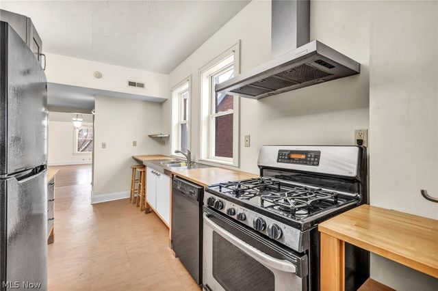 2420 Overlook Road, Cleveland Heights, OH 44106