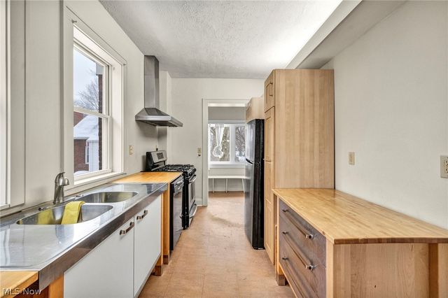 2420 Overlook Road, Cleveland Heights, OH 44106