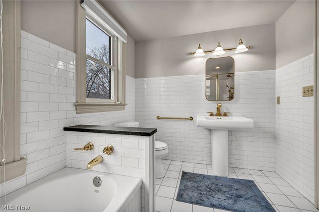 2420 Overlook Road, Cleveland Heights, OH 44106