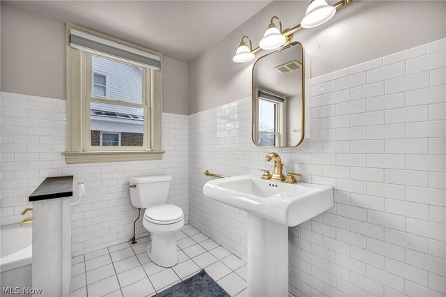 2420 Overlook Road, Cleveland Heights, OH 44106