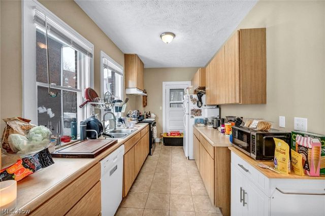 2420 Overlook Road, Cleveland Heights, OH 44106