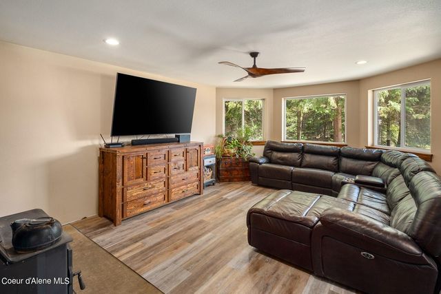181 Calypso Ln, Sandpoint, ID 83864