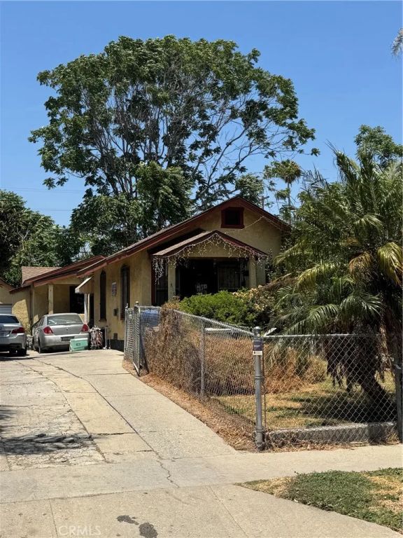 811 East 113th Street, Los Angeles, CA 90059