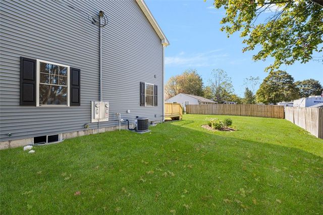 79 Pinehurst Avenue, Warwick, RI 02889