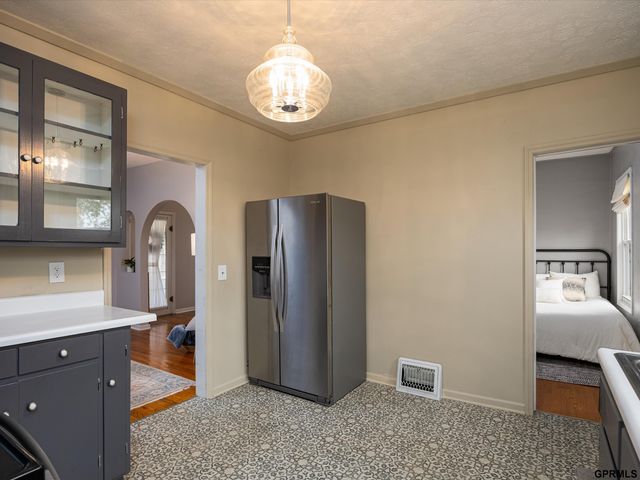 4912 Woolworth Avenue, Omaha, NE 68106