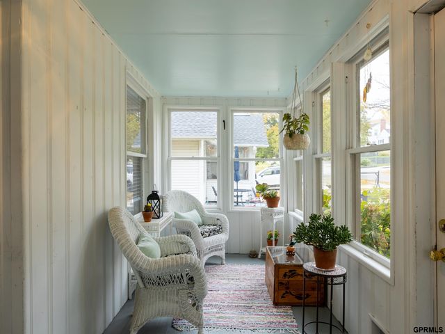 4912 Woolworth Avenue, Omaha, NE 68106