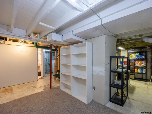 4912 Woolworth Avenue, Omaha, NE 68106