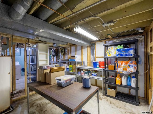 4912 Woolworth Avenue, Omaha, NE 68106