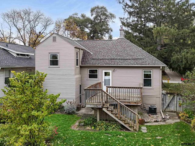 4912 Woolworth Avenue, Omaha, NE 68106