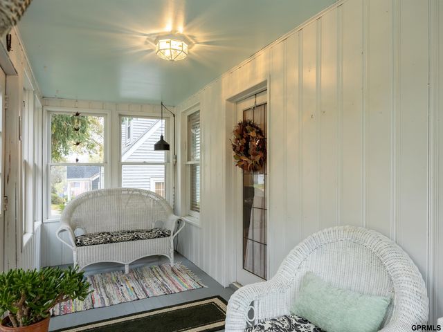 4912 Woolworth Avenue, Omaha, NE 68106