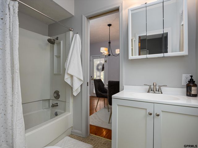 4912 Woolworth Avenue, Omaha, NE 68106