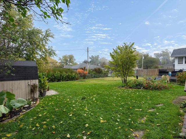 4912 Woolworth Avenue, Omaha, NE 68106