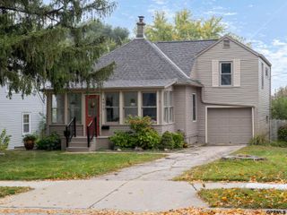 4912 Woolworth Avenue, Omaha, NE 68106
