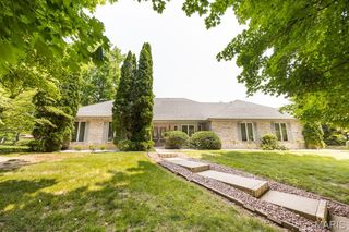105 Pineywoods Drive, Swansea, IL 62226