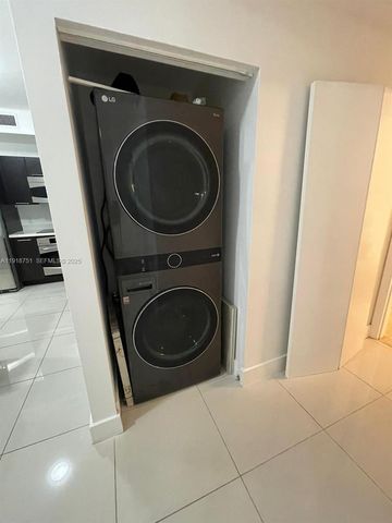 90 SW 3rd St 2202, Miami, FL 33130