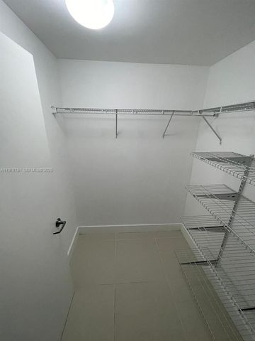 90 SW 3rd St 2202, Miami, FL 33130