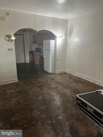 2002 W STELLA ST, Philadelphia, PA 19132