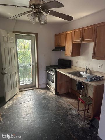 2002 W STELLA ST, Philadelphia, PA 19132