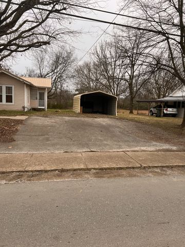 118 Swan Ave, Hohenwald, TN 38462