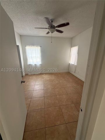 18310 NW 68th Ave F, Hialeah, FL 33015