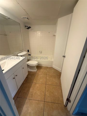 18310 NW 68th Ave F, Hialeah, FL 33015