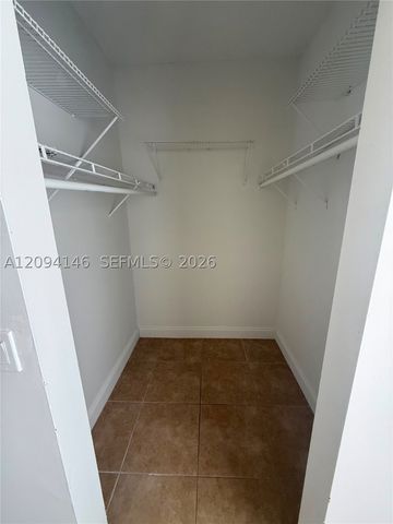 18310 NW 68th Ave F, Hialeah, FL 33015