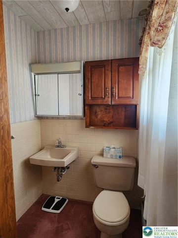 90 Porter Street, Upper Nazareth Twp, PA 18064