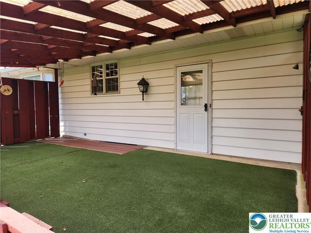 90 Porter Street, Upper Nazareth Twp, PA 18064