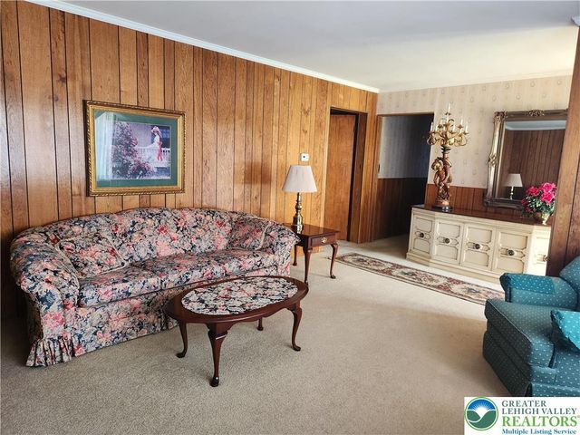 90 Porter Street, Upper Nazareth Twp, PA 18064