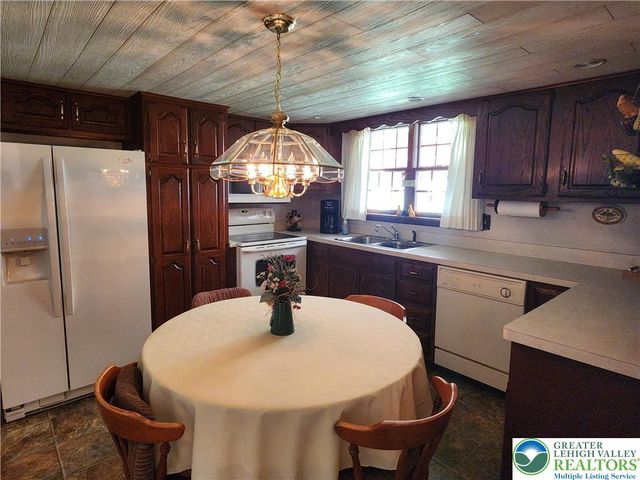 90 Porter Street, Upper Nazareth Twp, PA 18064