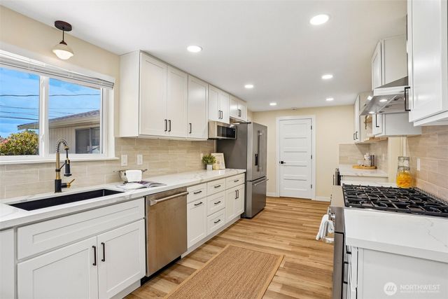 1425 N Woodlawn Street, Tacoma, WA 98406