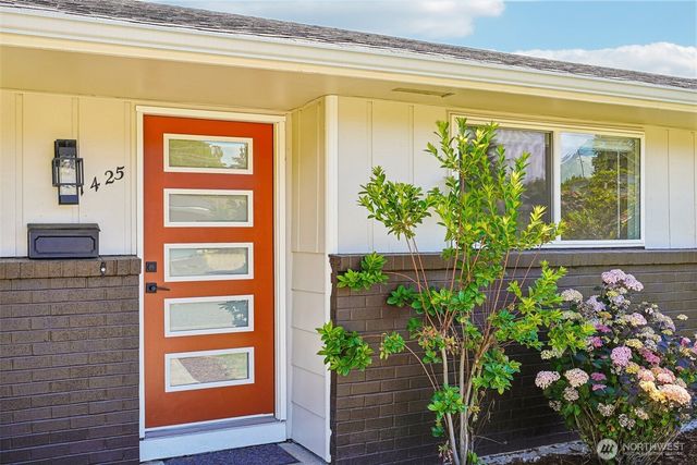 1425 N Woodlawn Street, Tacoma, WA 98406
