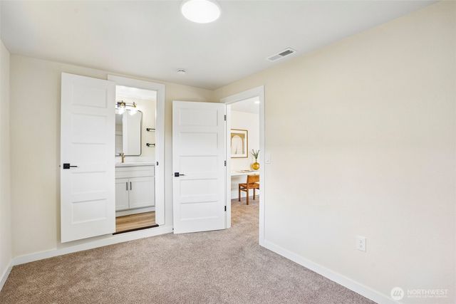 1425 N Woodlawn Street, Tacoma, WA 98406