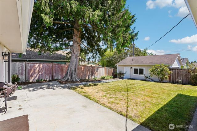 1425 N Woodlawn Street, Tacoma, WA 98406