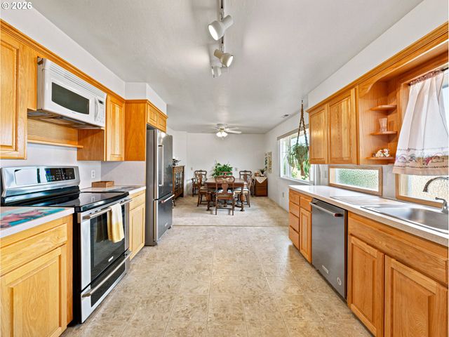 13606 S VICK Rd, Molalla, OR 97038