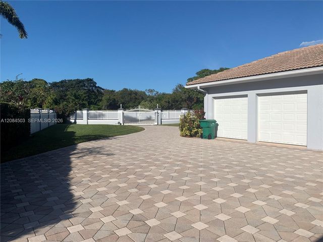 7625 SW 75th Avenue, Miami, FL 33143