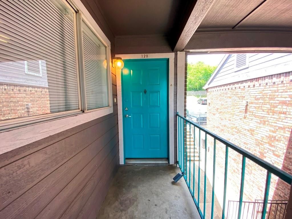 1840 Burton DR 128, Austin, TX 78741