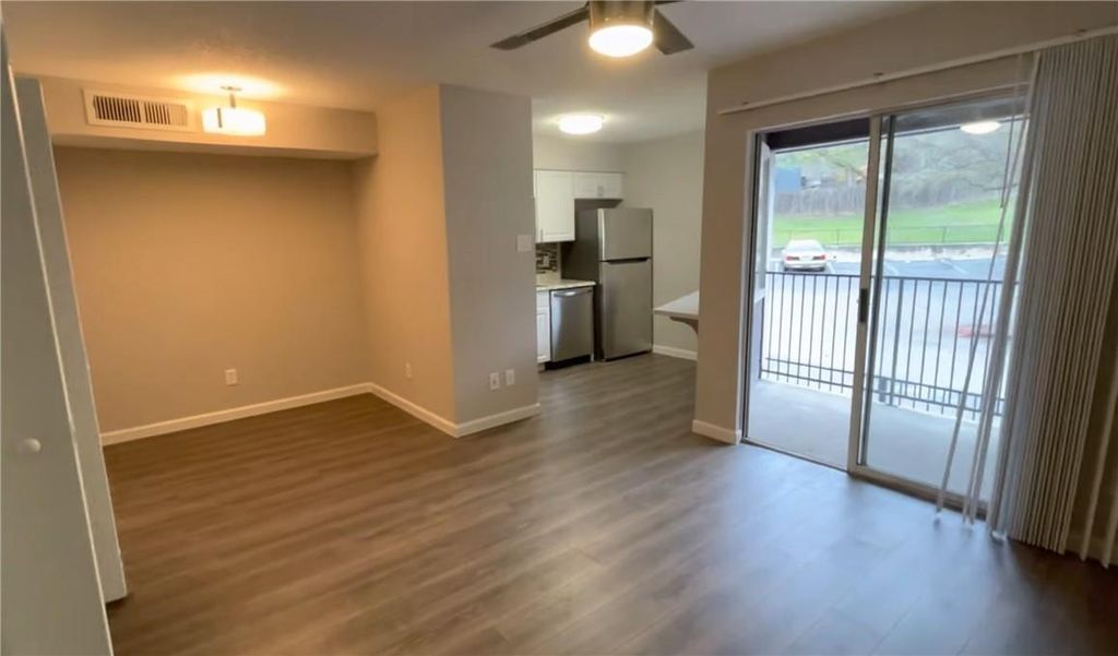 1840 Burton DR 128, Austin, TX 78741