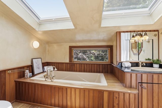 15 Thornberry Rd, Winchester, MA 01890