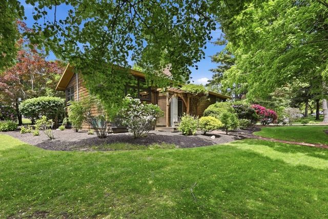 15 Thornberry Rd, Winchester, MA 01890