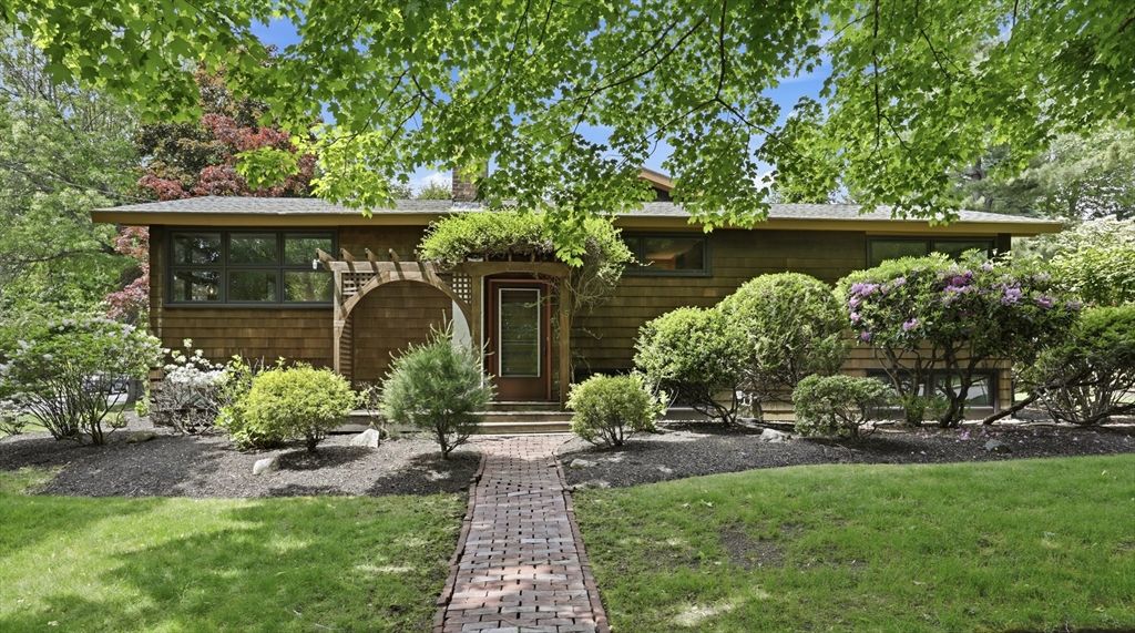 15 Thornberry Rd, Winchester, MA 01890
