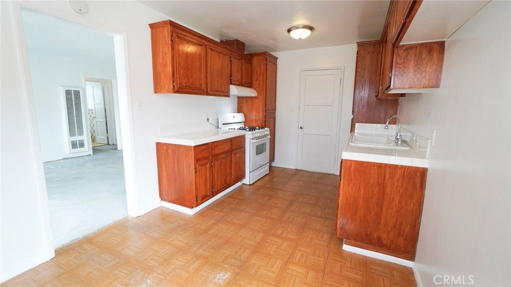 Image 11 of property listing at 907 E Francis, La Habra, CA 90631