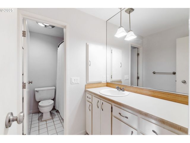 45 EAGLE CREST Dr 501, Lake Oswego, OR 97035