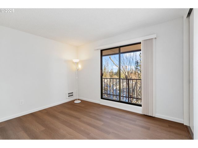 45 EAGLE CREST Dr 501, Lake Oswego, OR 97035