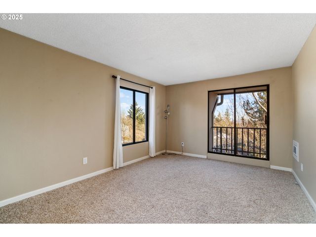 45 EAGLE CREST Dr 501, Lake Oswego, OR 97035