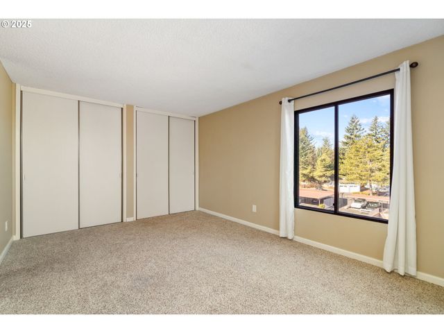 45 EAGLE CREST Dr 501, Lake Oswego, OR 97035